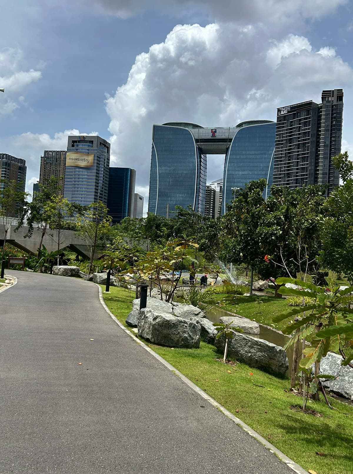 Queen Sirikit-Park-A-small-forest-in-a-big-city-SPACEBAR-Photo01.jpg