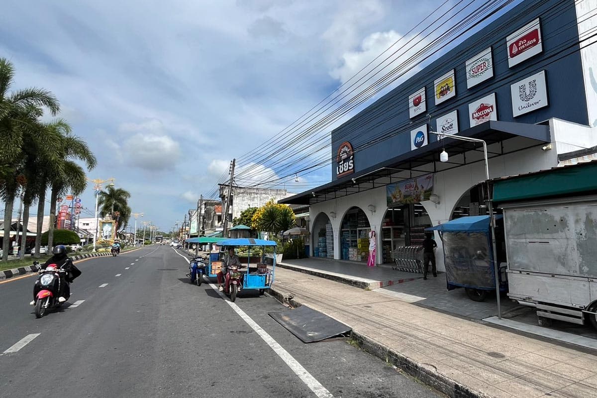 Retail-sales-in-Trang-province-suffer-as-high-fuel-prices-drag-down-sales-SPACEBAR-Photo01.jpg