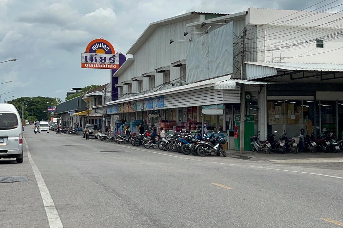Retail-sales-in-Trang-province-suffer-as-high-fuel-prices-drag-down-sales-SPACEBAR-Photo02.jpg