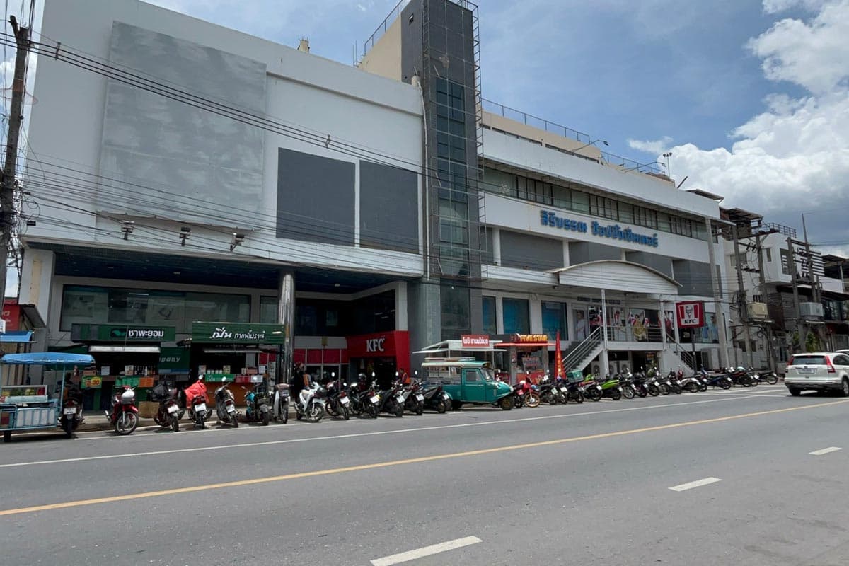 Retail-sales-in-Trang-province-suffer-as-high-fuel-prices-drag-down-sales-SPACEBAR-Photo04.jpg