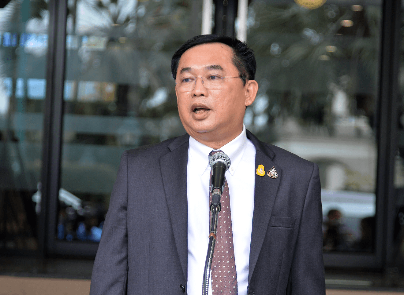 อนุชา นาคาศัย สส.ชัยนาท เดินออกจากรวมไทยสร้างชาติ เข้าสังกัดเพื่อไทย ทำให้กลุ่มสามมิตรฟื้นคืนชีพอีกครั้ง