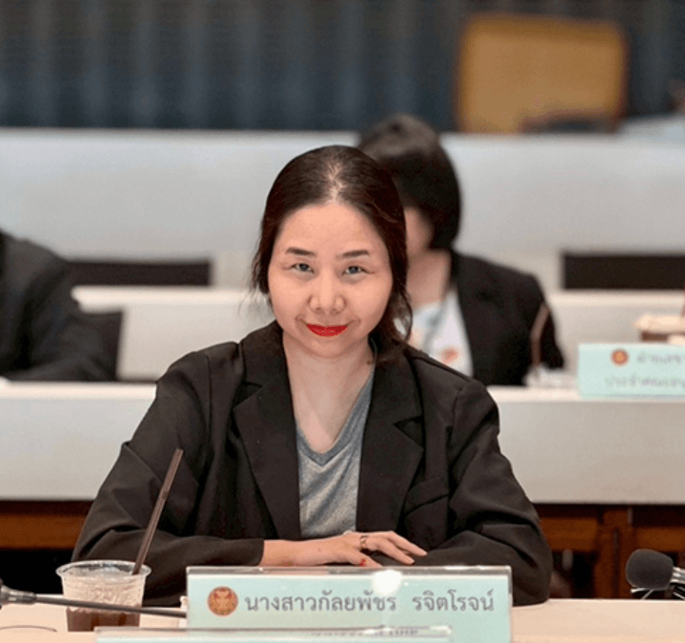 ‘นิว’ น.ส.กัลยพัชร รจิตโรจน์ อดีต สส.บัญชีรายชื่อ พรรคประชาชน ประกาศลาออกจากพรรค และขอตรวจเช็กจิตวิญญาณคณะผู้ก่อตั้ง ยังยืนอยู่บนจุดเดิมหรือไม่