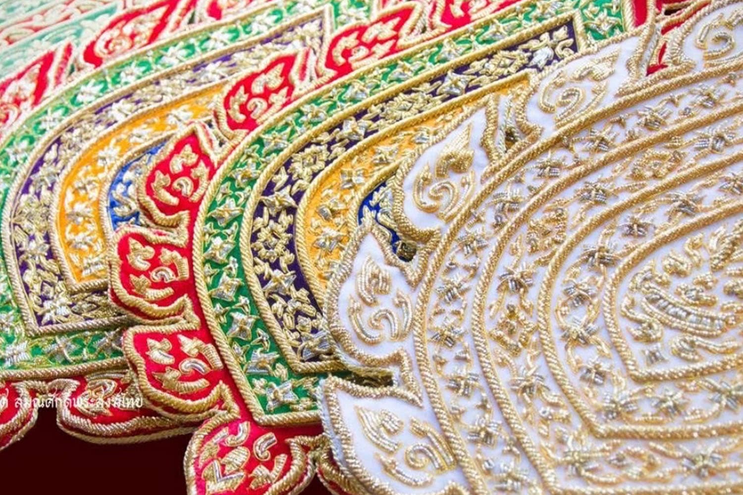 ทำความรู้จัก ‘พัดยศ’ สัญลักษณ์แห่งเกียรติยศ มีไว้ทำไมและใครเป็นคนใช้ ?