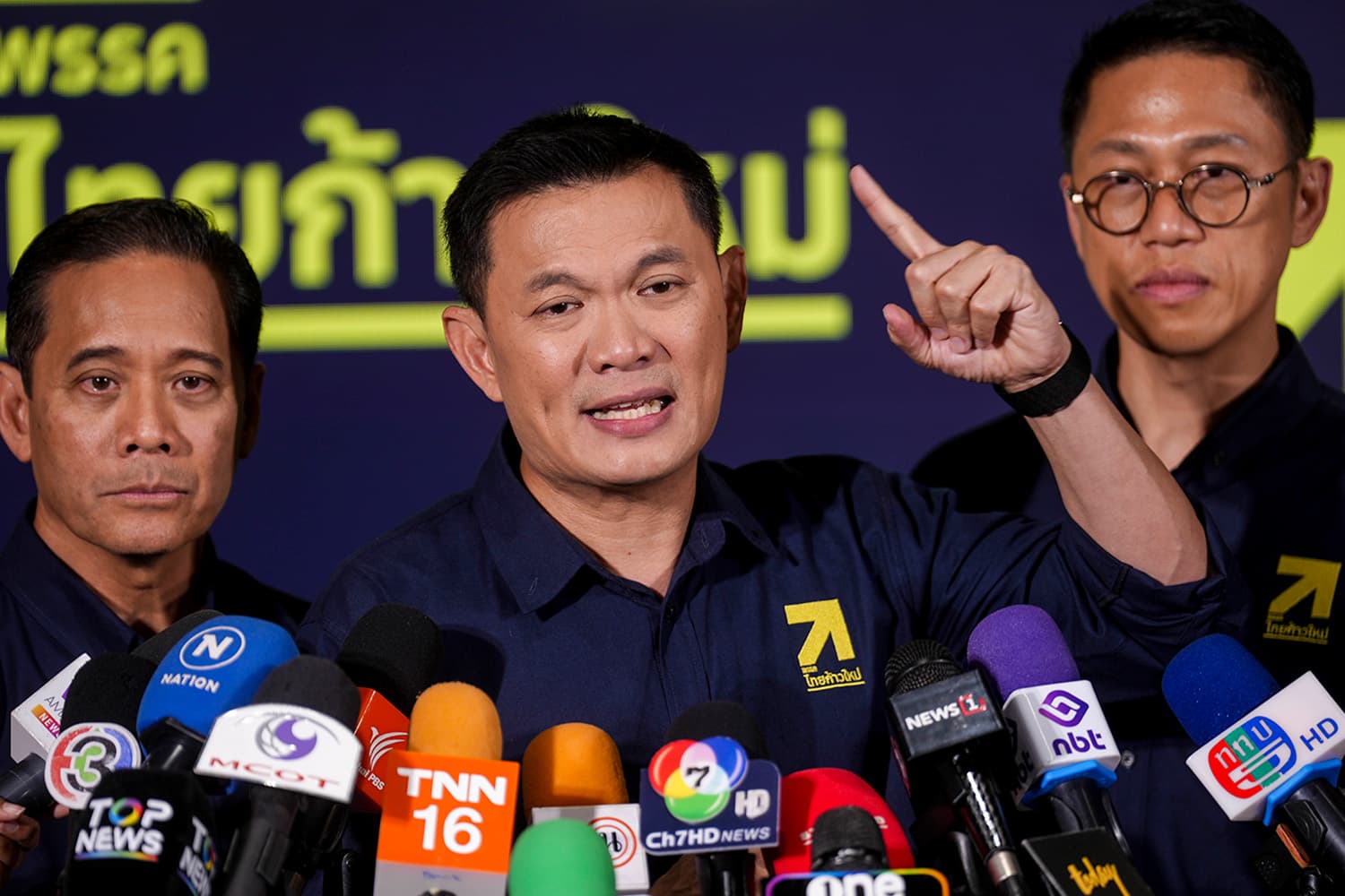 ‘เอ้ สุชัชวีร์’ ปาร์ตี้ลิสต์เบอร์ 1! ‘ไทยก้าวใหม่’ ตั้งเป้าเจาะ กทม.