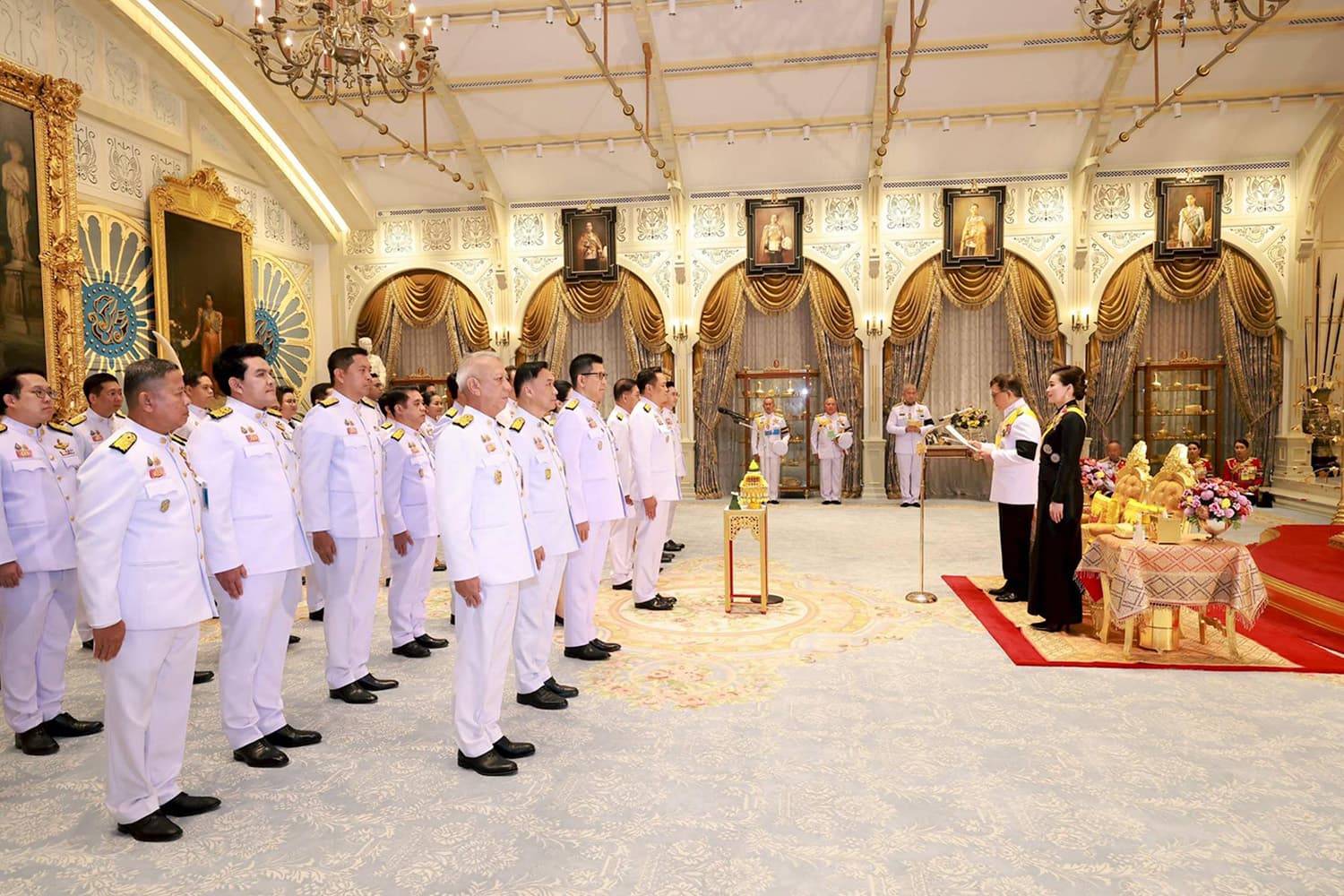 ‘ในหลวง-พระราชินี’ พระราชทานพระบรมราชวโรกาสให้ ‘ครม.อนุทิน 2’ เข้าเฝ้าฯ ถวายสัตย์ปฏิญาณ