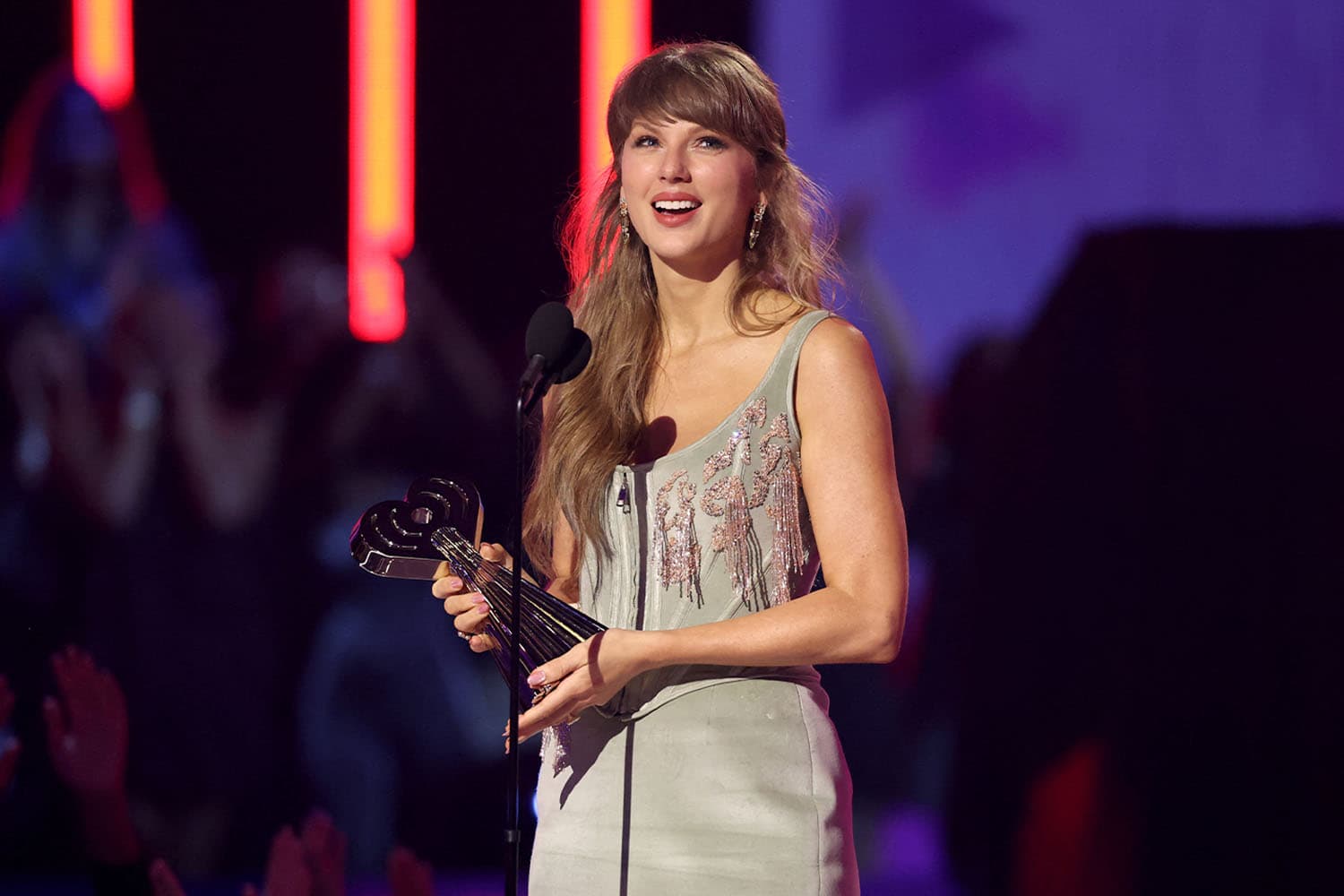 รับจนเมื่อยมือ! Taylor Swift คว้า 7 รางวัลจาก iHeartRadio Music Awards 2026