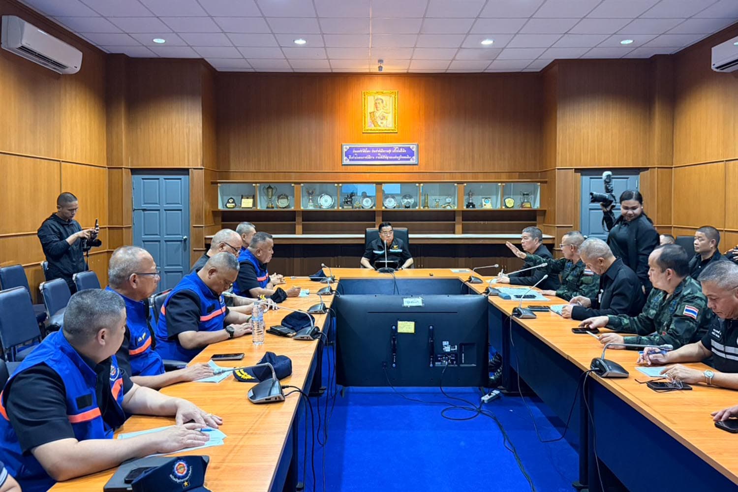 กระทรวงกลาโหมระดมทุกเหล่าทัพช่วยน้ำท่วมหาดใหญ่ ตั้งศูนย์บัญชาการกลาง – เดินเครื่องปฏิบัติการ 24 ชั่วโมง