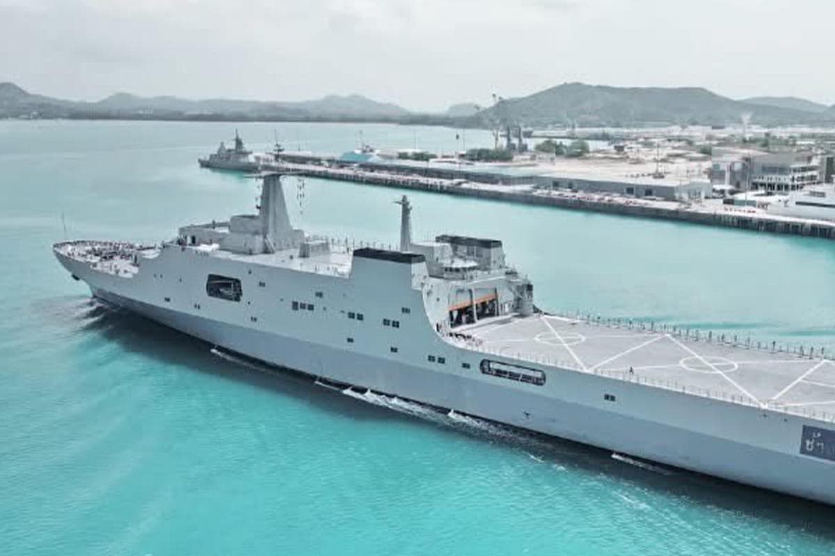 The-Ministry-of-Defense-mobilized-all-armed-forces-to-help-with-flooding-in-Hat Yai-SPACEBAR-Photo04.jpg