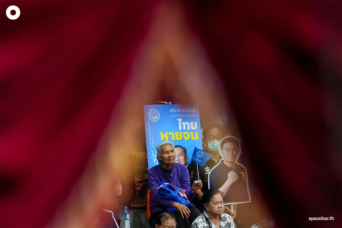 The-atmosphere-at-the-end-of-the-campaign-registration-period-for-Bangkok-MPs-2-SPACEBAR-Photo01.jpg