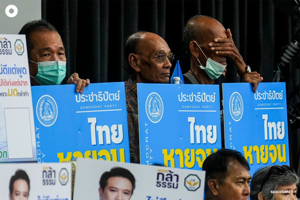 The-atmosphere-at-the-end-of-the-campaign-registration-period-for-Bangkok-MPs-2-SPACEBAR-Photo08.jpg