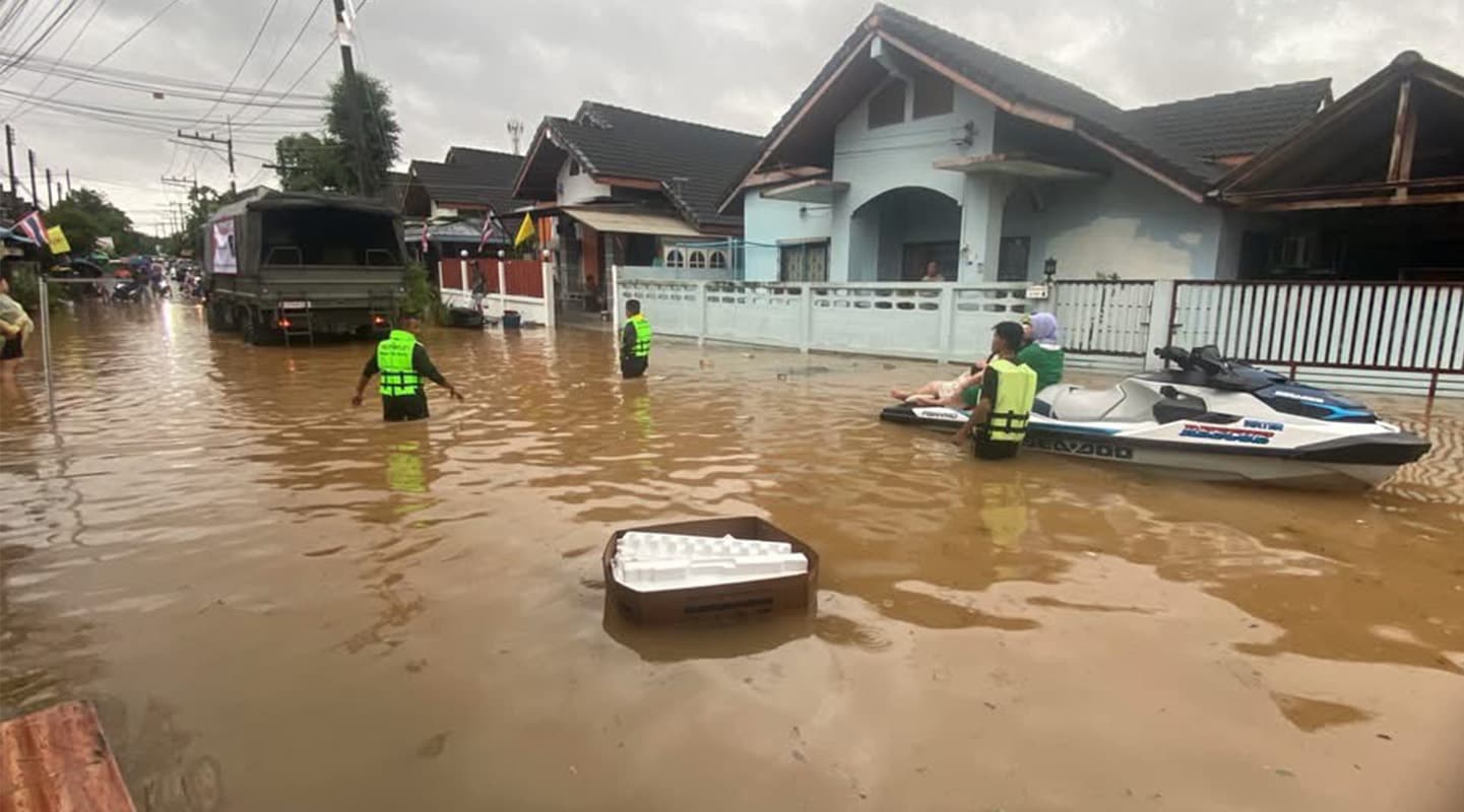 The-flood-situation-in-Hat-Yai-remains-critical-in-many-areas-with-water-levels-still-high-SPACEBAR-Photo02.jpg