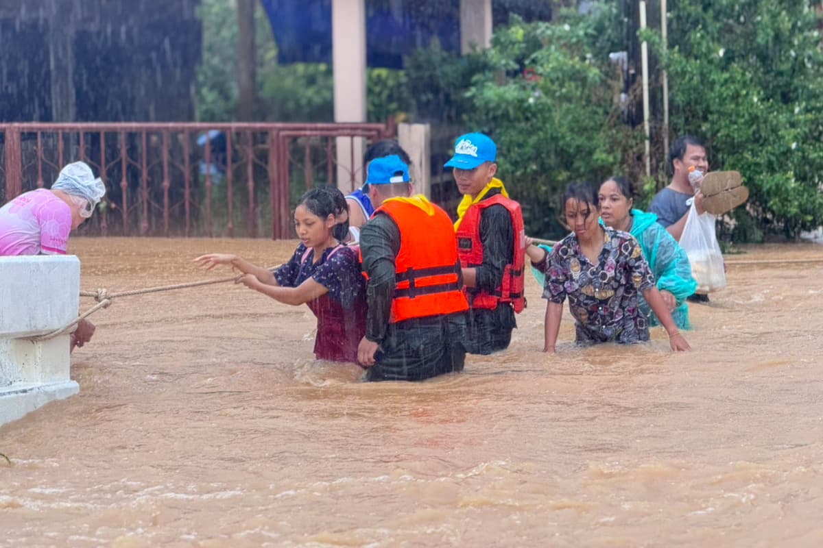 The-flood-situation-in-Hat-Yai-remains-critical-in-many-areas-with-water-levels-still-high-SPACEBAR-Photo05.jpg