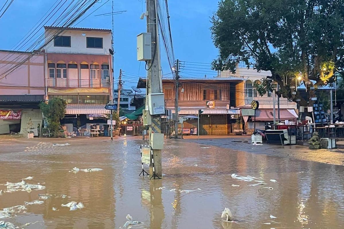 The-flood-situation-in-Lom Sak-District-Phetchabun-Province-has-begun-to-improve-and-return-to-normal-SPACEBAR-Photo02.jpg