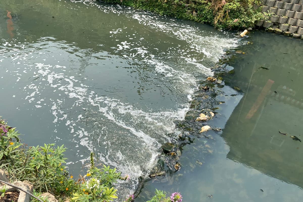 The-problem-of-polluted-water-in-the-Mae Kha-Canal-Chiang Mai-Province-SPACEBAR-Photo05.jpg