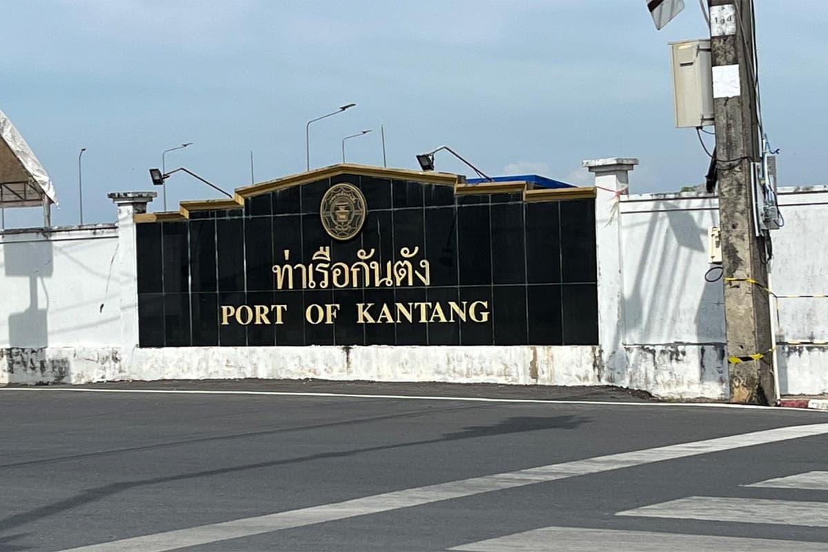 The-shallow-Kantang-Channel-hinders-international-shipping-for-the-import-and-export-of-goods-SPACEBAR-Photo06.jpg