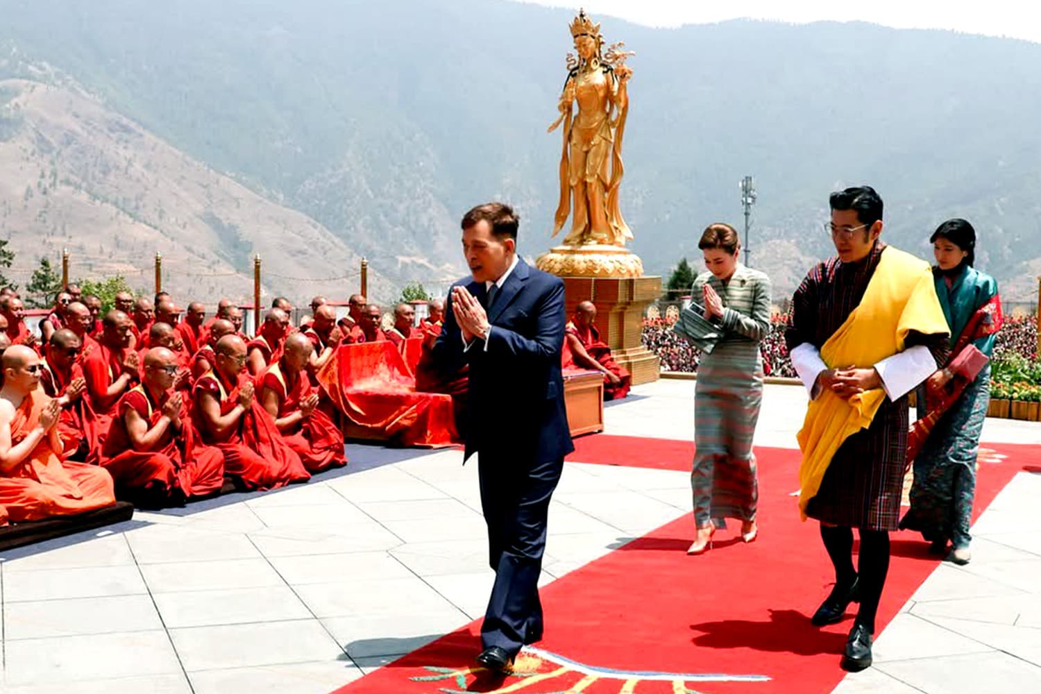 The_King_and_Queen_attend_the_Buddhist_chanting_ceremony_to_offer_blessings_SPACEBAR_Hero_bf53ab11df.jpg