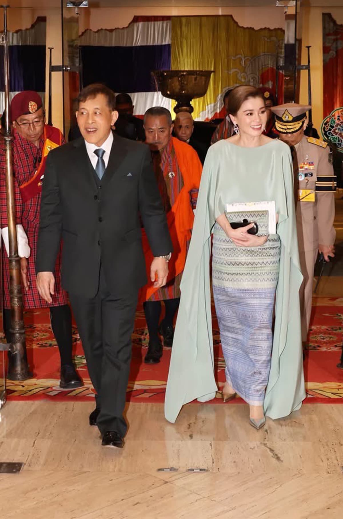 The_King_and_Queen_attend_the_Buddhist_chanting_ceremony_to_offer_blessings_SPACEBAR_Photo09_827a77f2d1.jpg