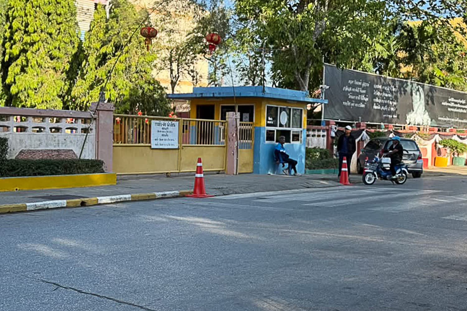 คืบบุกยิงโรงเรียนพะตงฯหาดใหญ่ ผอ.เสียชีวิต-นักเรียนบาดเจ็บปลอดภัย ผวจ.สงขลาเร่งเยียวยา-ยกระดับความปลอดภัย