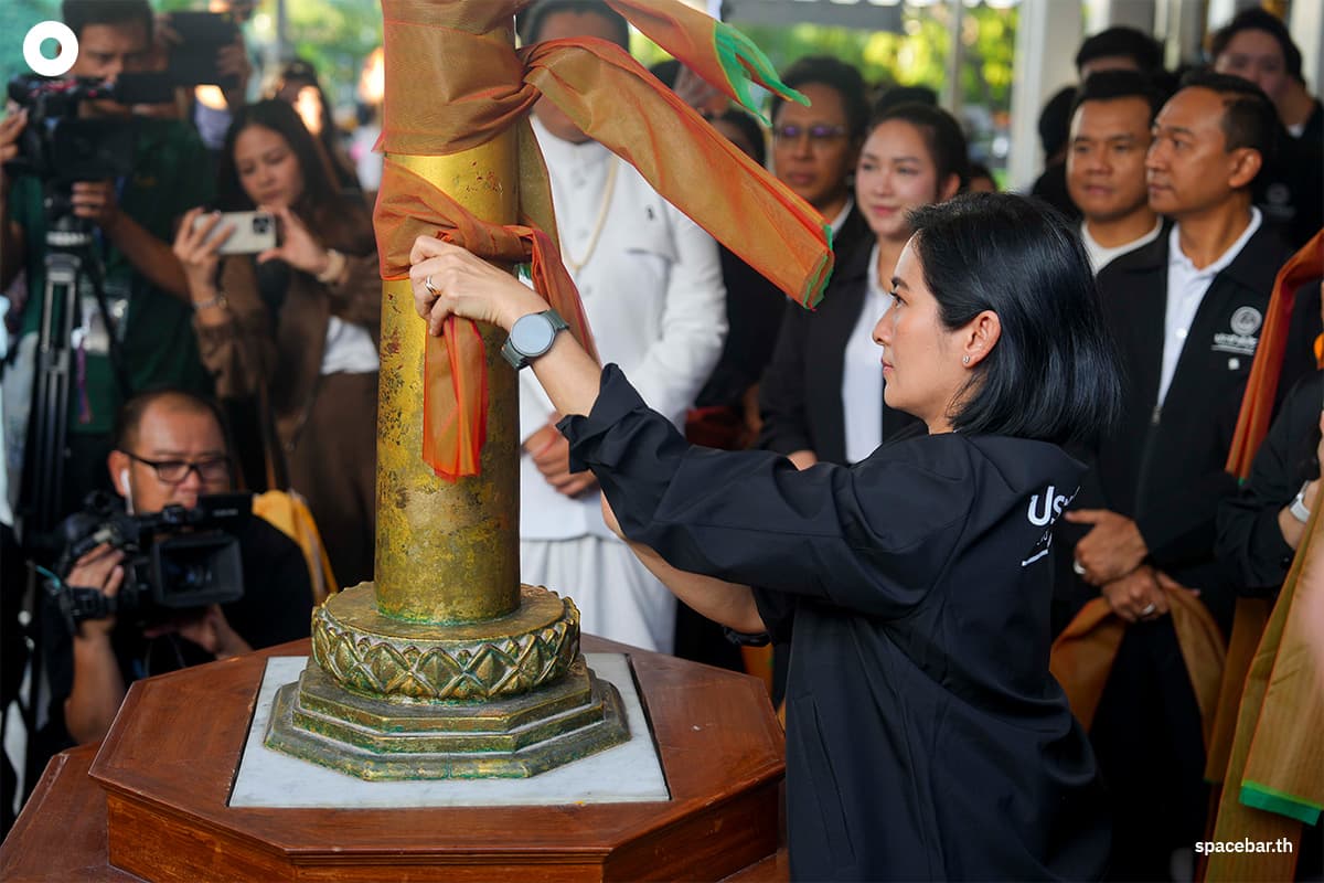 PhotoStory-พรรคประชาธิปัตย์นำผู้สมัคร สส.กทม. 33 เขต สักการะศาลหลักเมือง