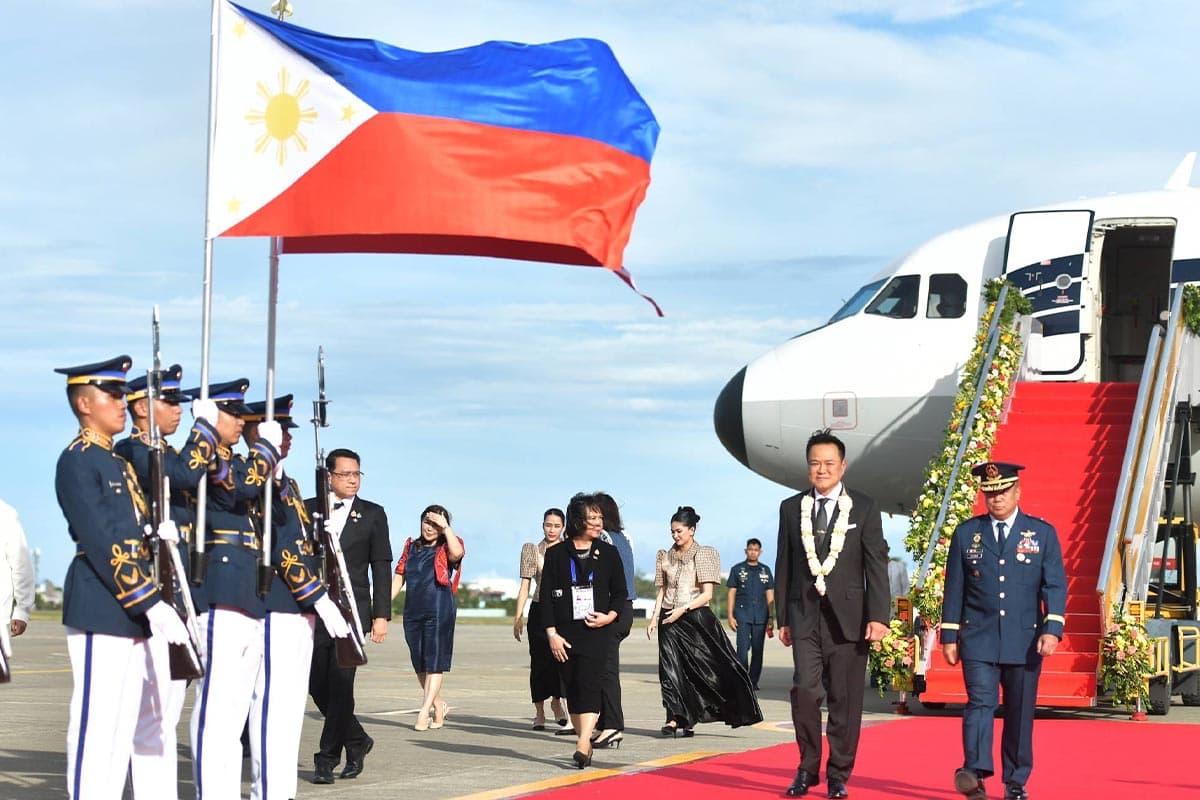 anutin-arrives-in-cebu-for-trilateral-talks-and-48th-asean-summit-SPACEBAR-Photo01.jpg
