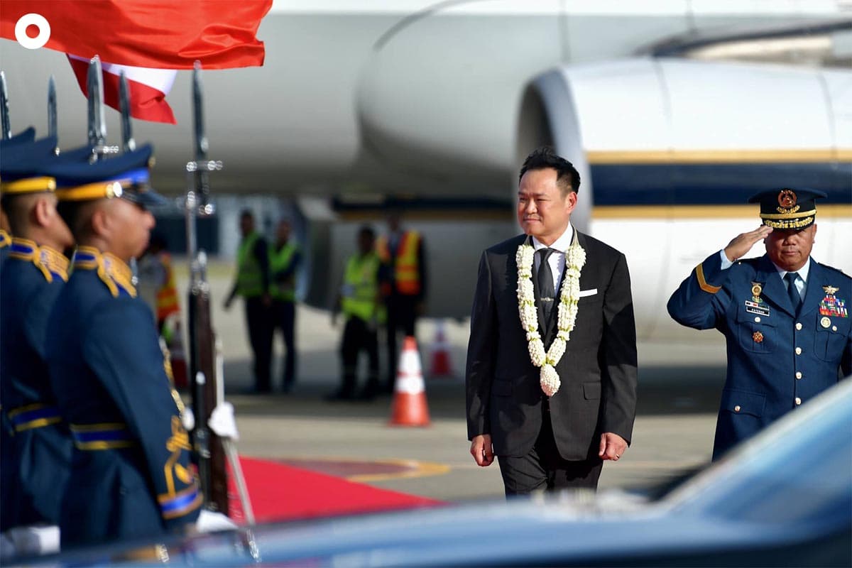 anutin-arrives-in-cebu-for-trilateral-talks-and-48th-asean-summit-SPACEBAR-Photo02.jpg