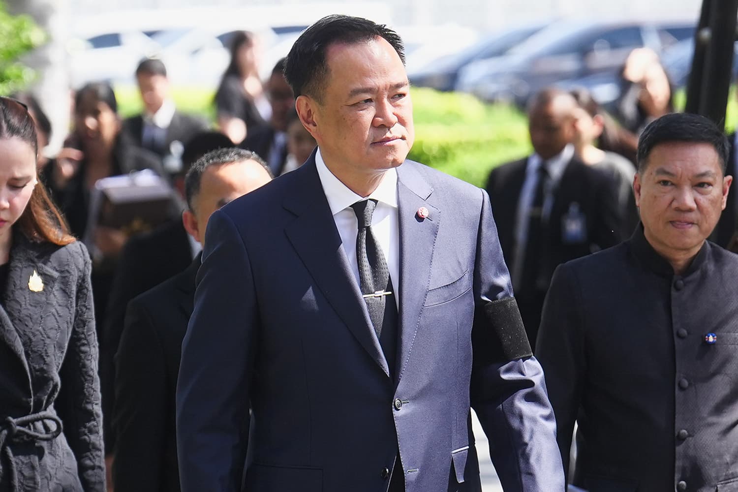 ‘อนุทิน’ นำถก ครม.นัดพิเศษ รับ ‘เป็นความสูญเสียที่ยิ่งใหญ่ของประเทศ’