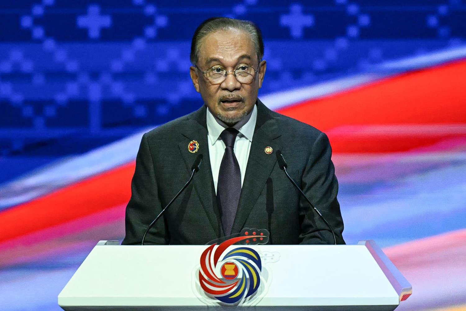 นายกฯ มาเลย์เผย คุยอนุทิน-ฮุน มาเนต แล้ว ย้ำจุดยืนพาไทย-กัมพูชาไปสู่สันติภาพ