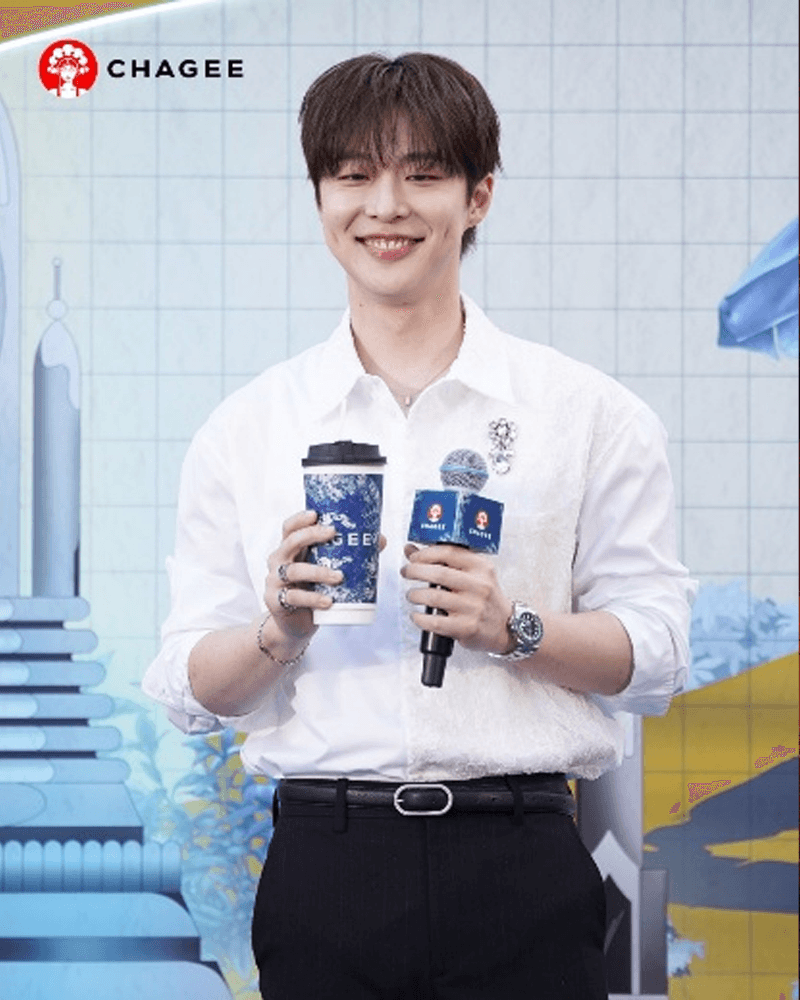 chagee-at-iconsiam-with-bae-in-hyuk-SPACEBAR-Photo V03.png