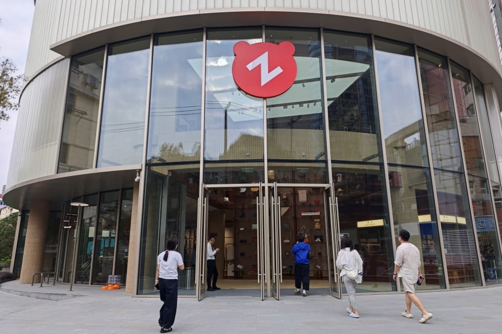 People enter the Zhuanzhuan superstore, a secondhand luxury goods shop, in the Jing'an District in Shanghai