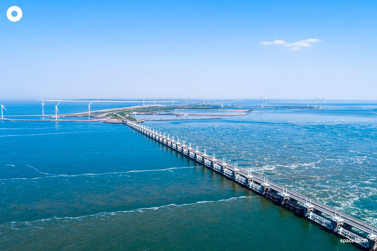 (Photo by : Shutterstock / A.Basler)