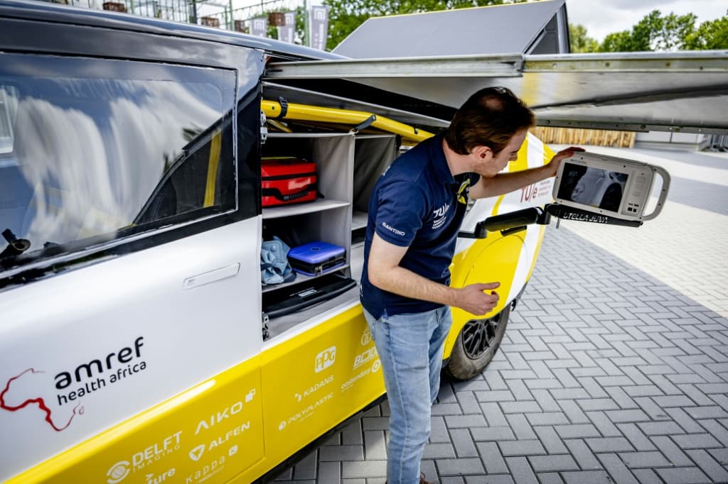dutch-students-solar-powered-ambulance-stella-juva-3.jpeg