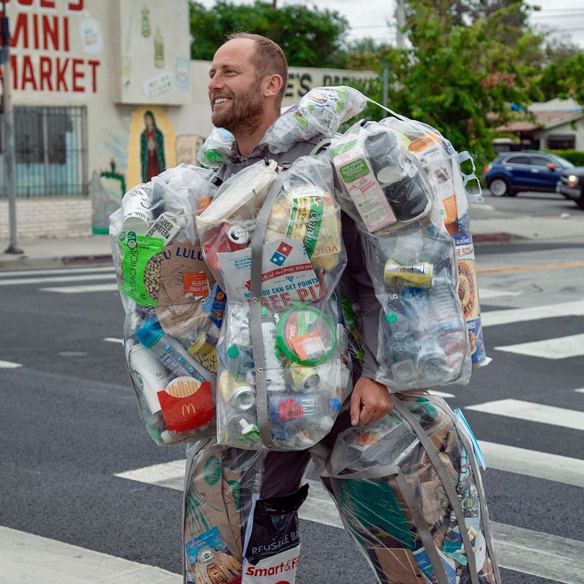 ecoeyes_robin_greenfield_designer_of_the_trash_suit_fashion_SPACEBAR_Photo_SQ_01_6b4f3eab16.jpg