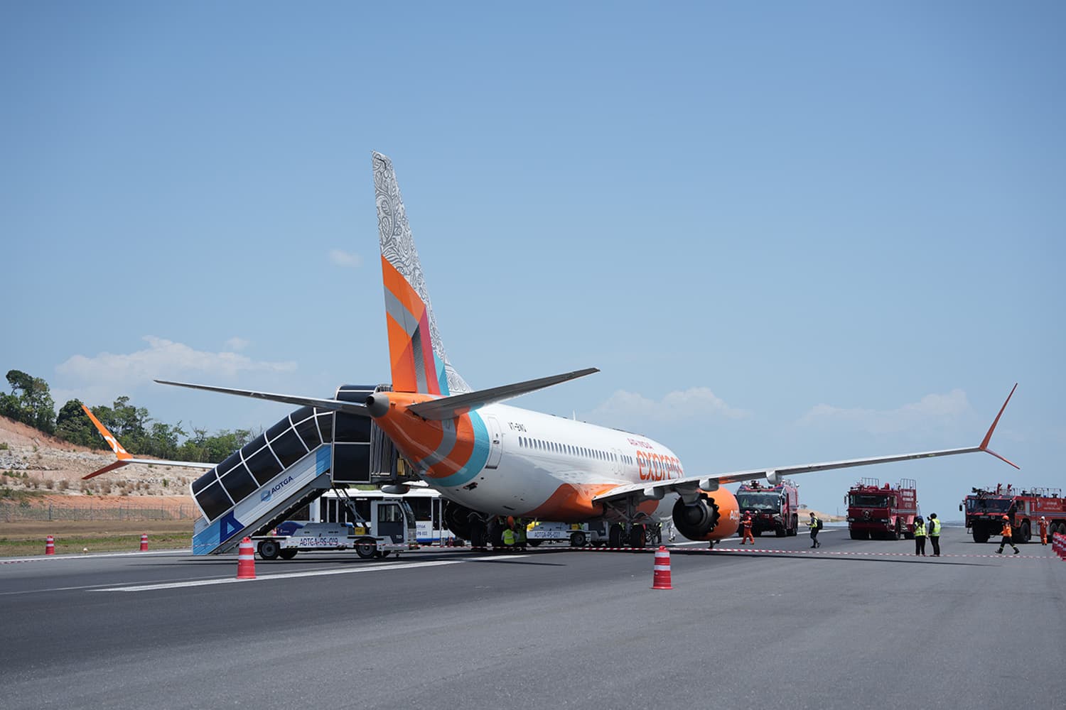 Air India Express ลงจอดแรง ล้อหน้าพัง ปิดรันเวย์ภูเก็ตชั่วคราว