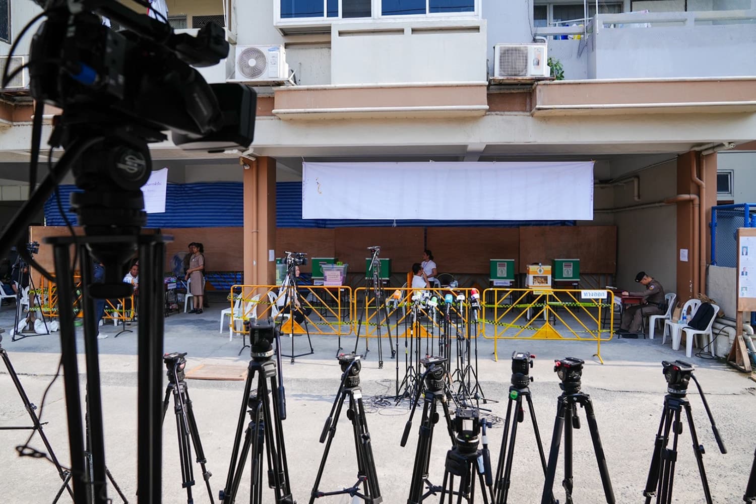 กกต.เอาผิด ‘กลุ่มบุคคล’ ถอดรหัส ‘บัตรเลือกตั้ง’ 22 ก.พ.