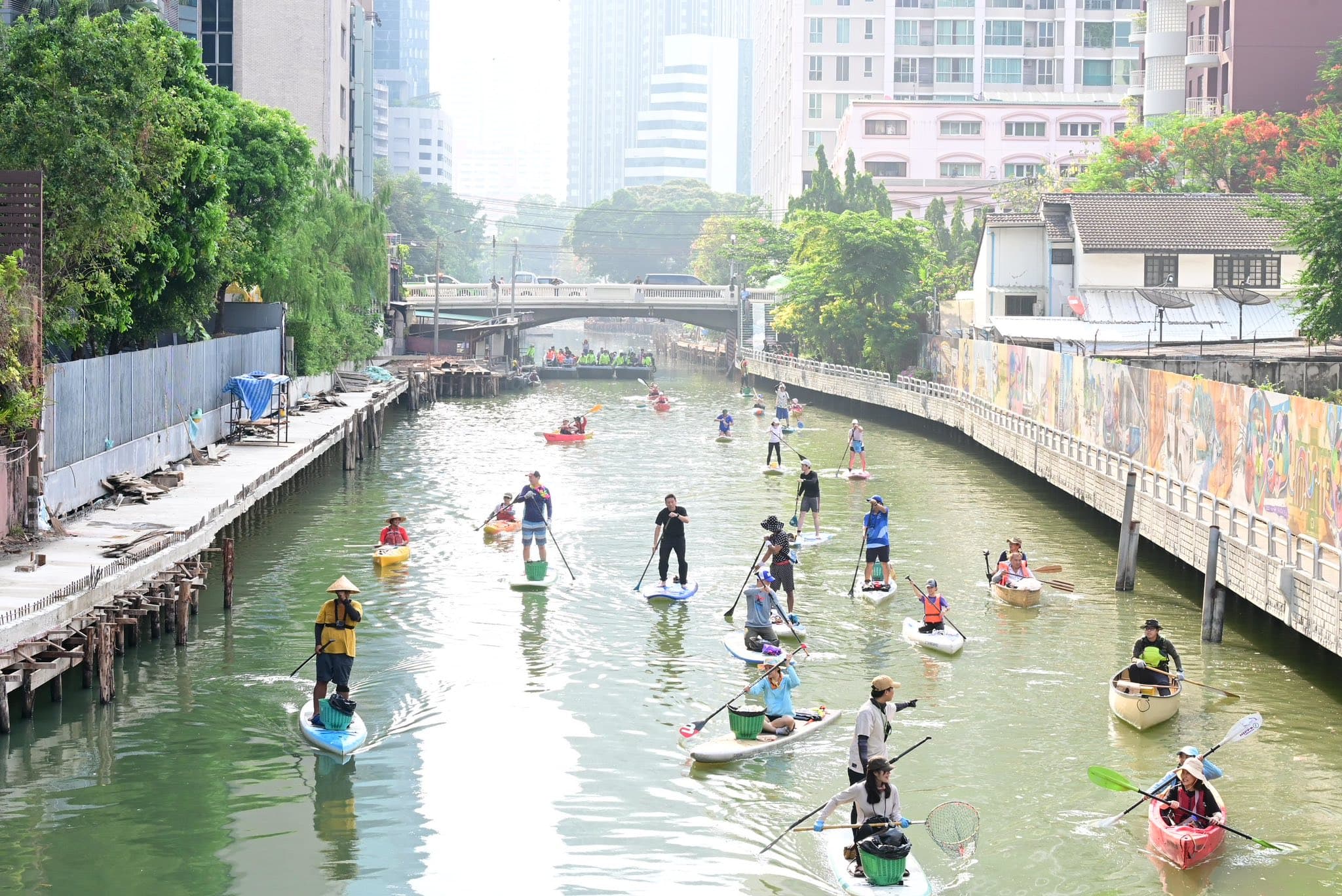 green-space-bma-thammasat-khlong-saen-saep-cleanup-boat-restore-urban-water-sustainability-SPACEBAR-1.jpg