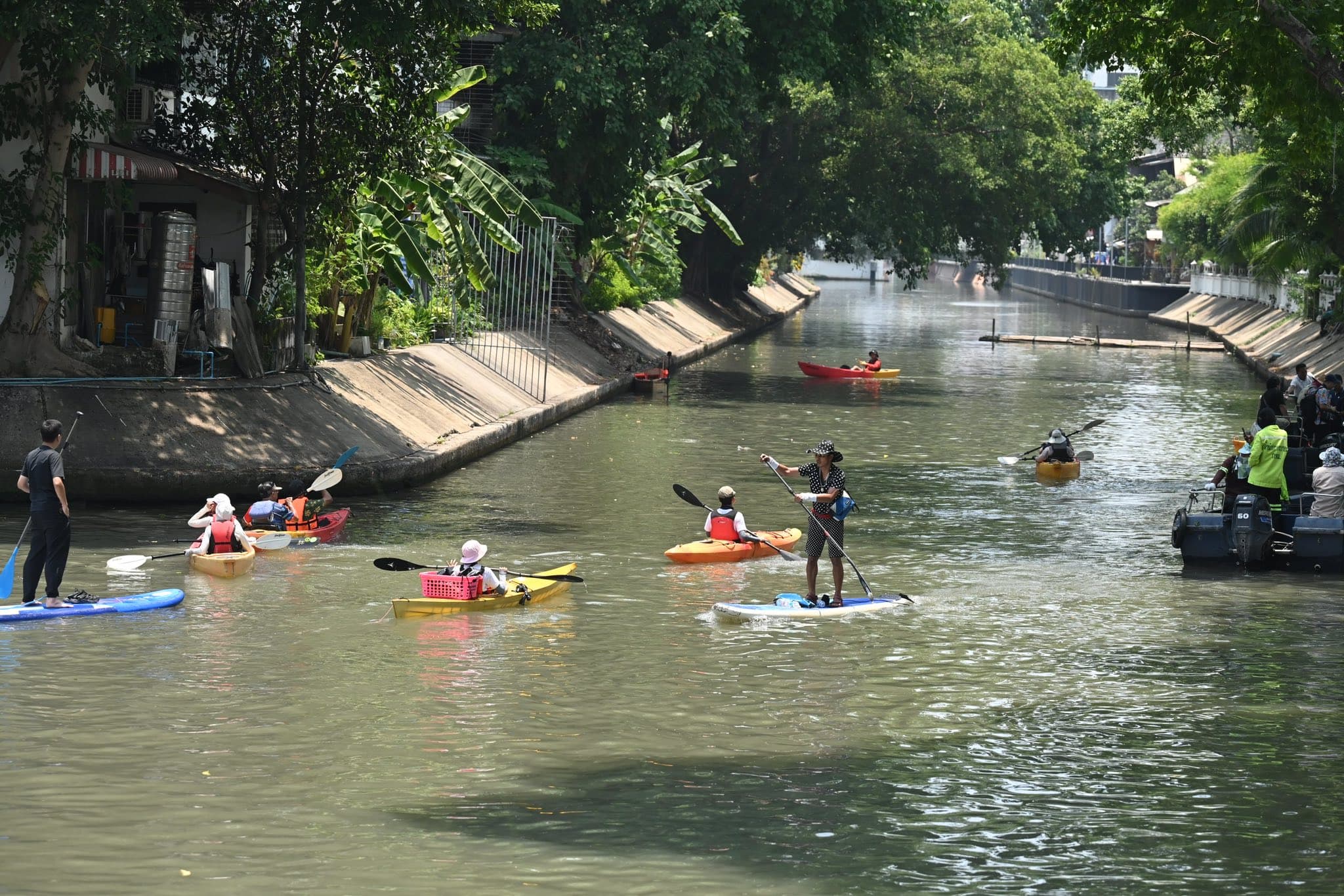 green-space-bma-thammasat-khlong-saen-saep-cleanup-boat-restore-urban-water-sustainability-SPACEBAR-2.jpg