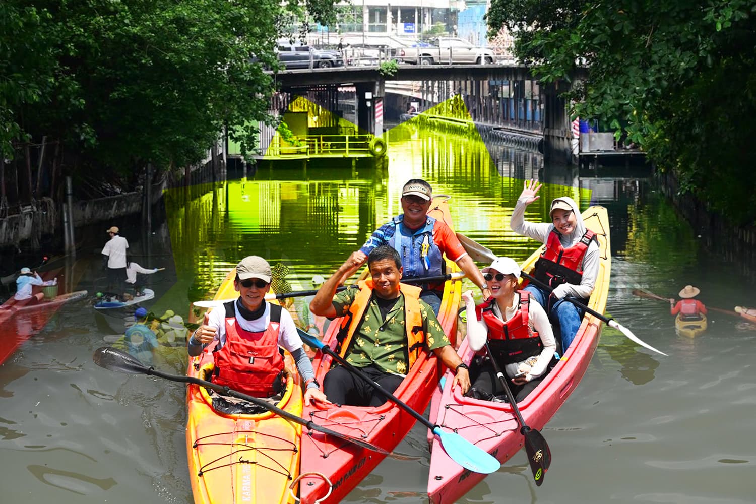 กทม.-มธ. พายเรือเก็บขยะคลองแสนแสบ ปลุกพลังคนเมืองฟื้นฟูแหล่งน้ำ