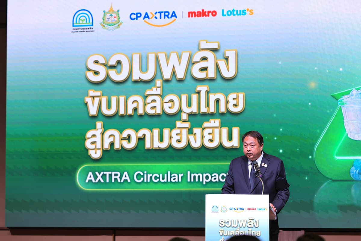 นายสุชาติ ชมกลิ่น รัฐมนตรีว่าการกระทรวงทรัพยากรธรรมชาติและสิ่งแวดล้อม