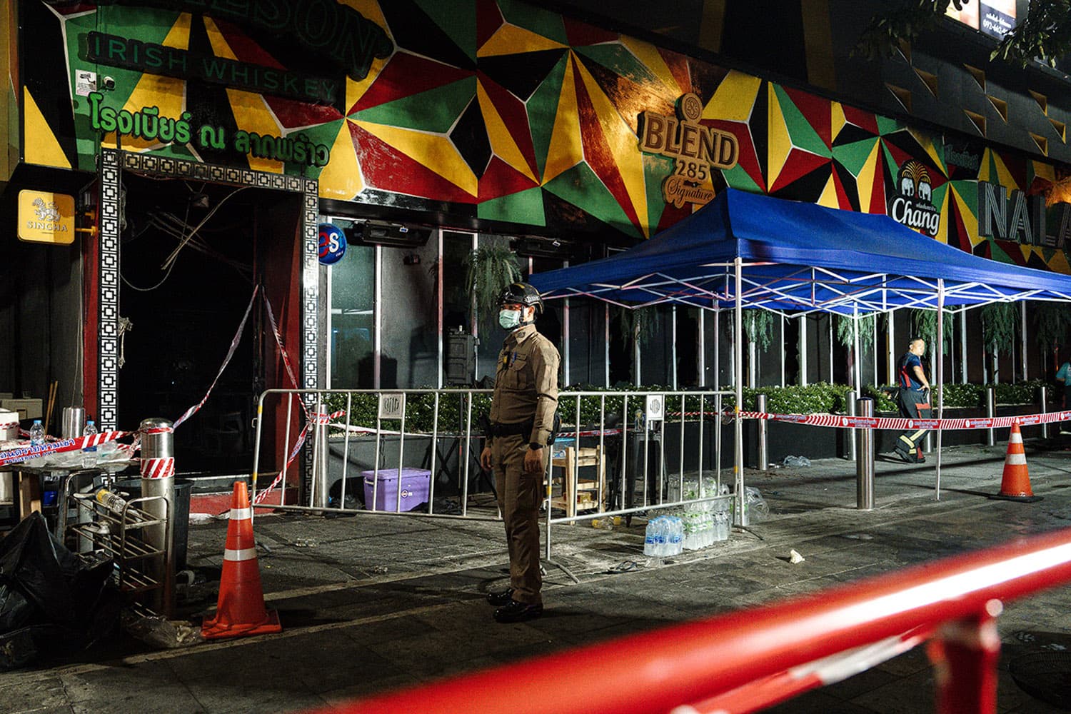 New York Times พาดหัวข่าวไฟไหม้บาร์กรุงเทพฯ เป็นกับดักแห่งความตาย : ไม่มีทางออกที่เข้าถึงได้-ใช้โฟมติดไฟง่าย