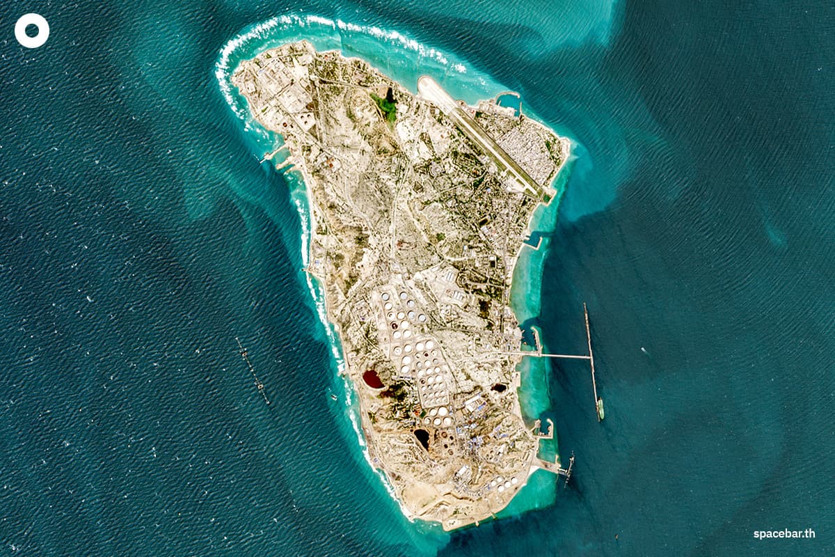 ภาพที่เผยแพร่โดยองค์การอวกาศยุโรป (ESA) ถ่ายโดยดาวเทียมโคเปอร์นิคัส เซนทิเนล-2 แสดงให้เห็นทิวทัศน์ของเกาะคาร์ก Photo by - / EUROPEAN SPACE AGENCY / AFP