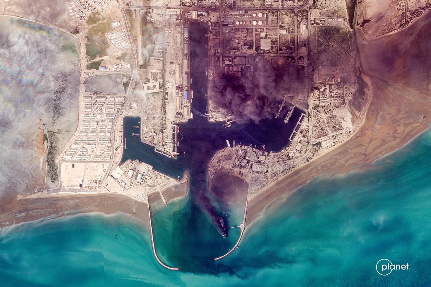 อิหร่านขู่โจมตีโครงสร้างพื้นฐานน้ำมันในตะวันออกกลางที่โยงกับสหรัฐฯ หลังถูกโจมตีเกาะคาร์ก