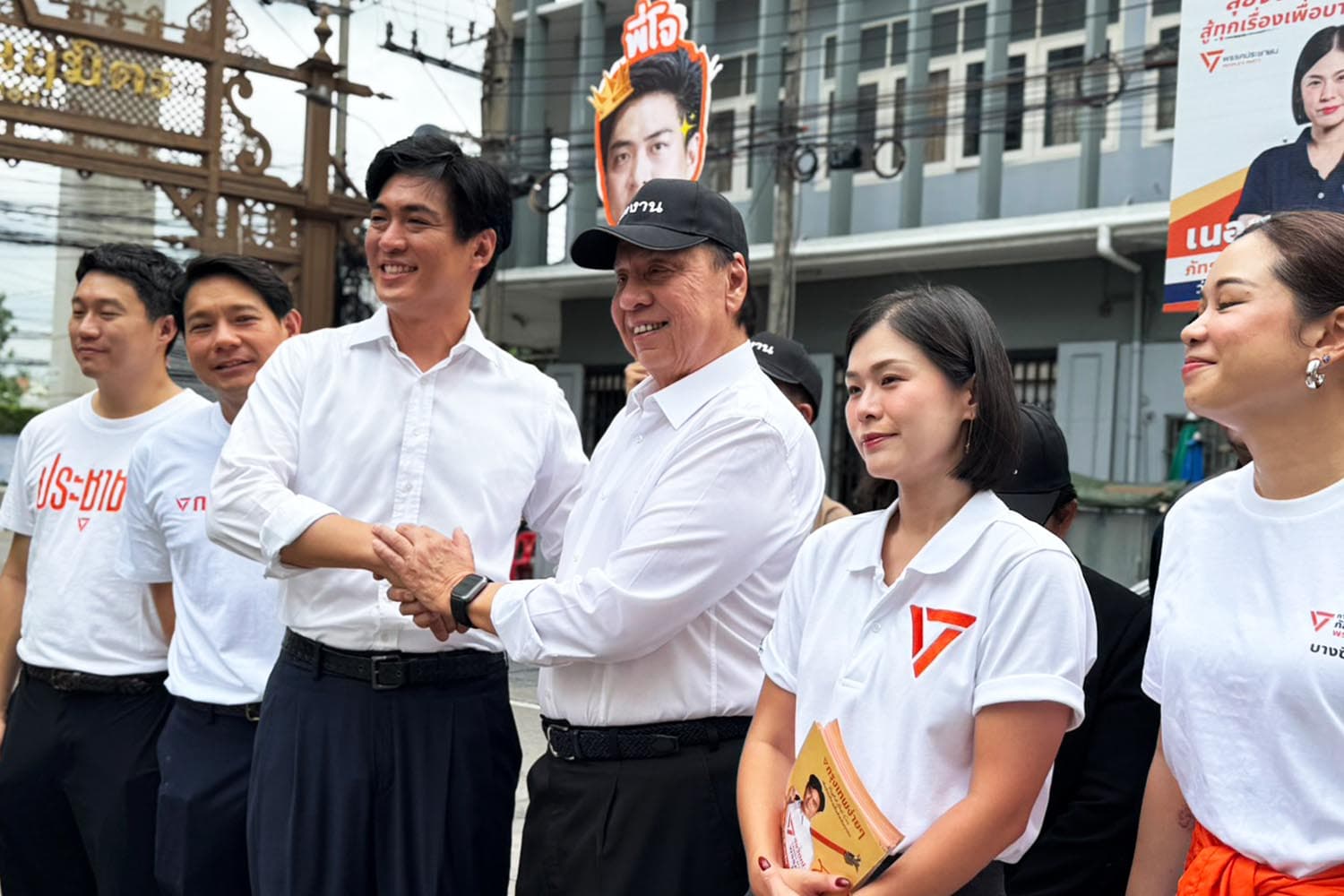 ‘ดร.โจ’ ควง ‘ดร.โจ’ ลงพื้นที่หาเสียงถนนสายไม้ ลั่น ต้องทำให้ดีกว่า ‘ชัชชาติ’ ที่ทำดีอยู่แล้ว