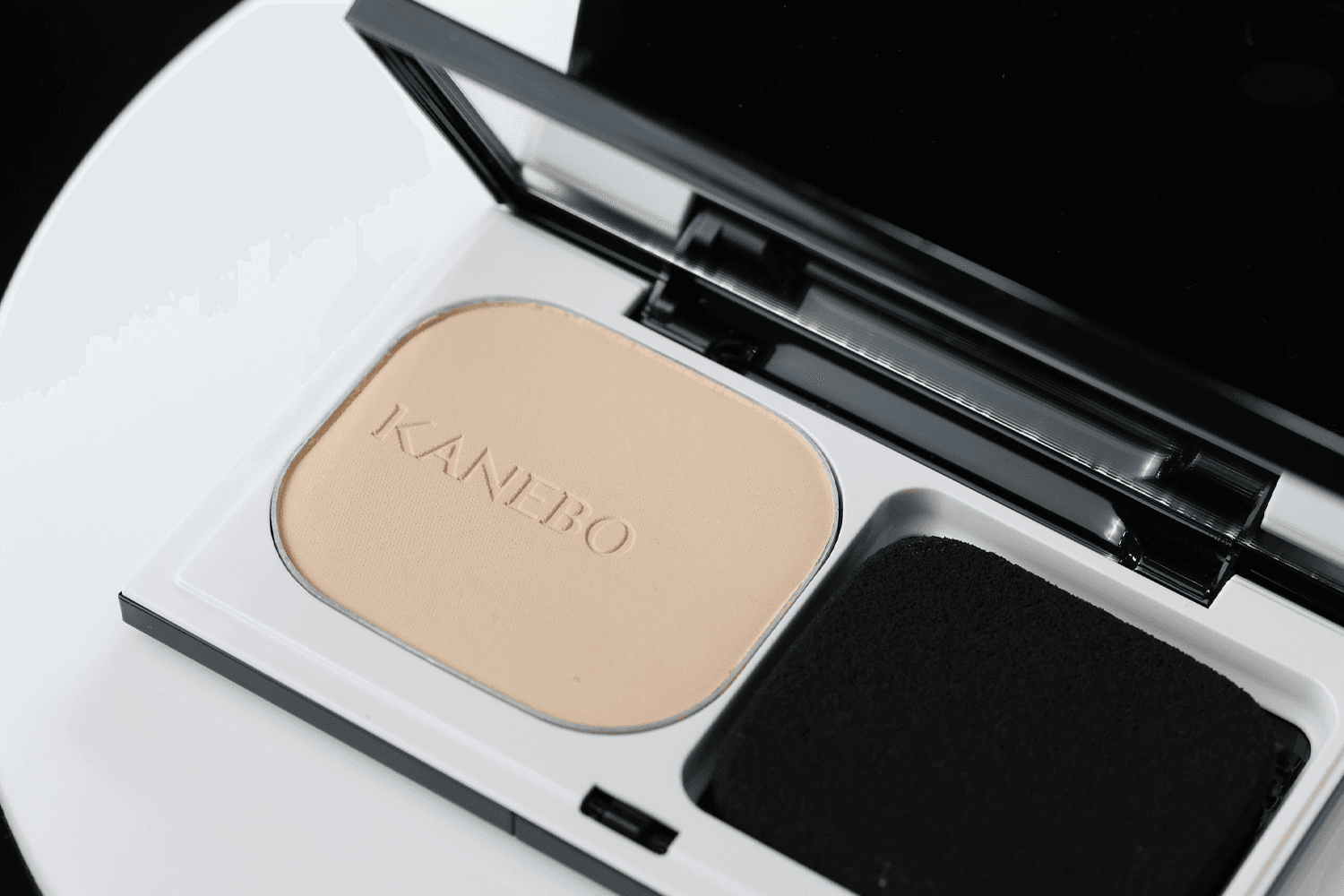 KANEBO เผยโฉม ‘MELTY FEEL WEAR II’ แป้งผสมรองพื้นนวัตกรรมความบางเบาไร้ที่ติ