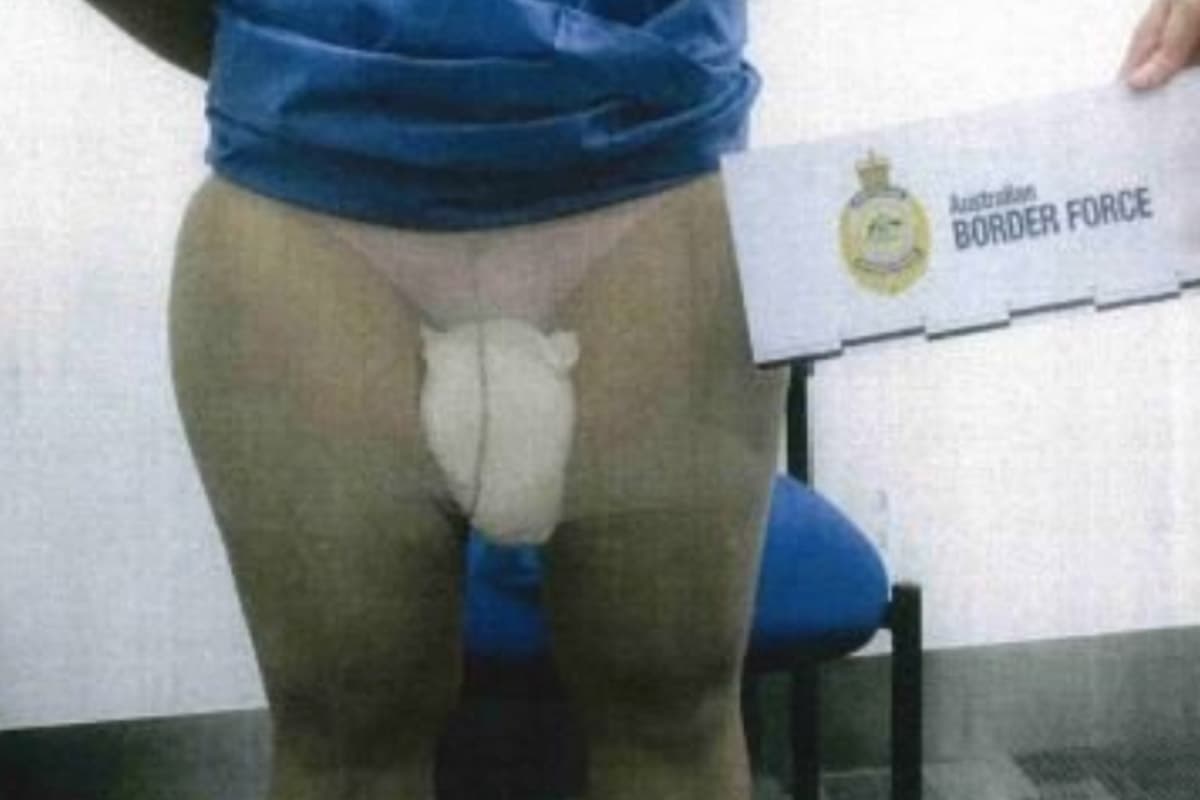 ไซนัลลักลอบขนเฮโรอีนเข้าออสเตรเลียโดยซุกซ่อนไว้ตรงหว่างขา Photo by Australian Border Force