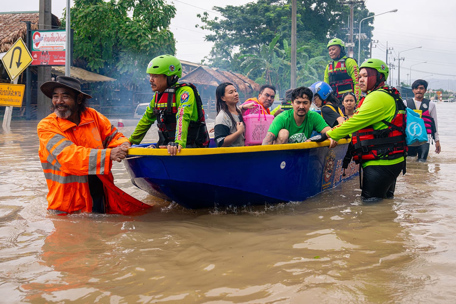สิงคโปร์ขอบคุณรัฐบาลไทยช่วยพลเมืองจากน้ำท่วมหาดใหญ่ กว่า 800 คนกลับถึงประเทศแล้ว