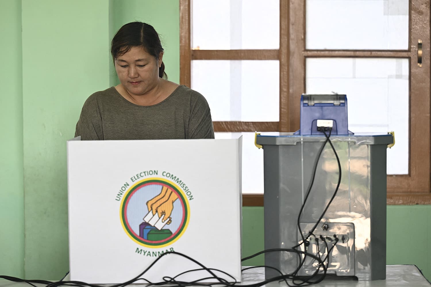 รัฐบาลเมียนมาเป็นปลื้ม! โวประชาชนออกมาเลือกตั้งเฟสแรก แม้เกินครึ่งนิดเดียวแค่ 52%
