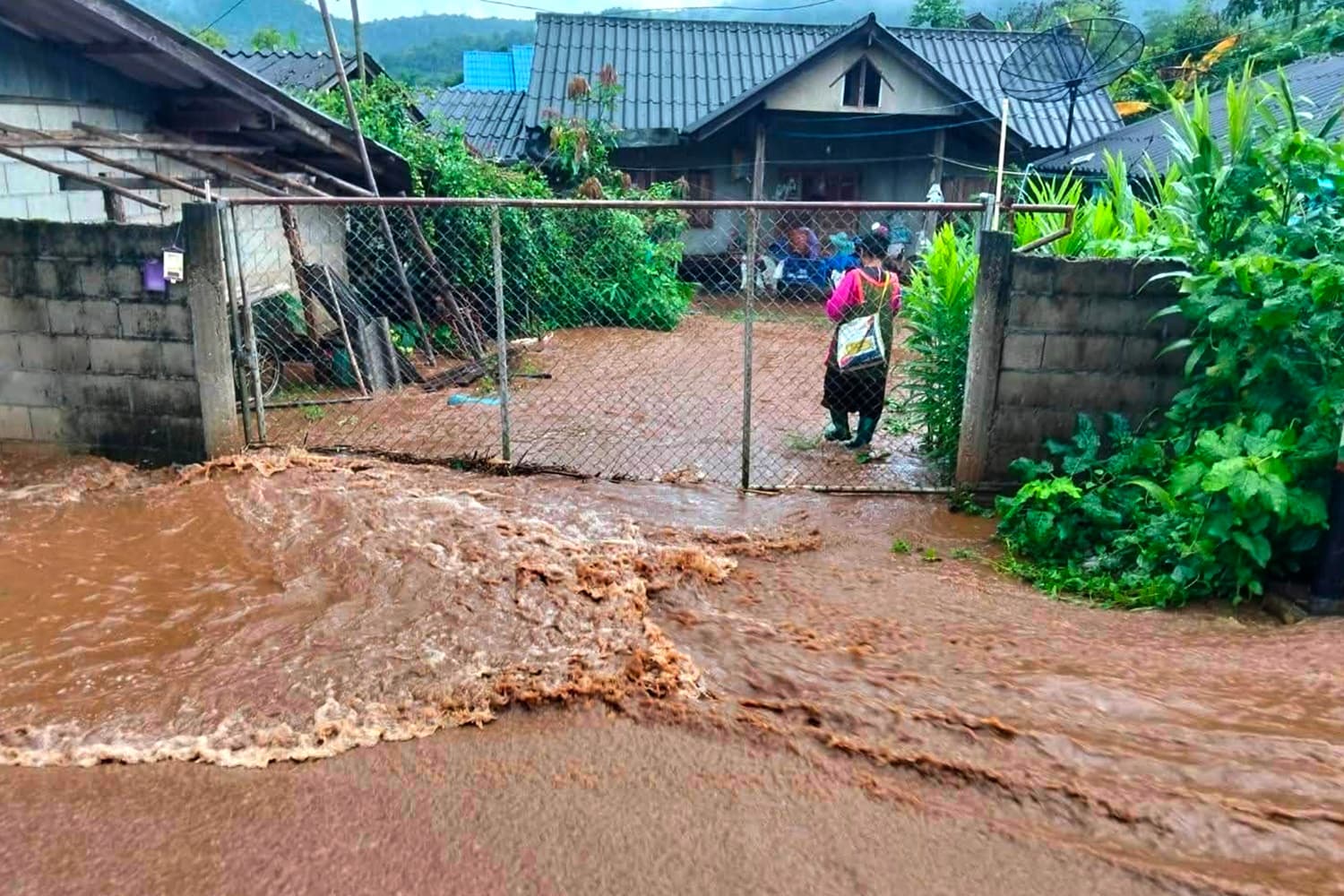 เหนือ-อีสานรับมือฝน 60-70% ของพื้นที่ รัฐบาลเตือน 12 จังหวัดจับตาฝนหนัก-น้ำท่วมฉับพลัน