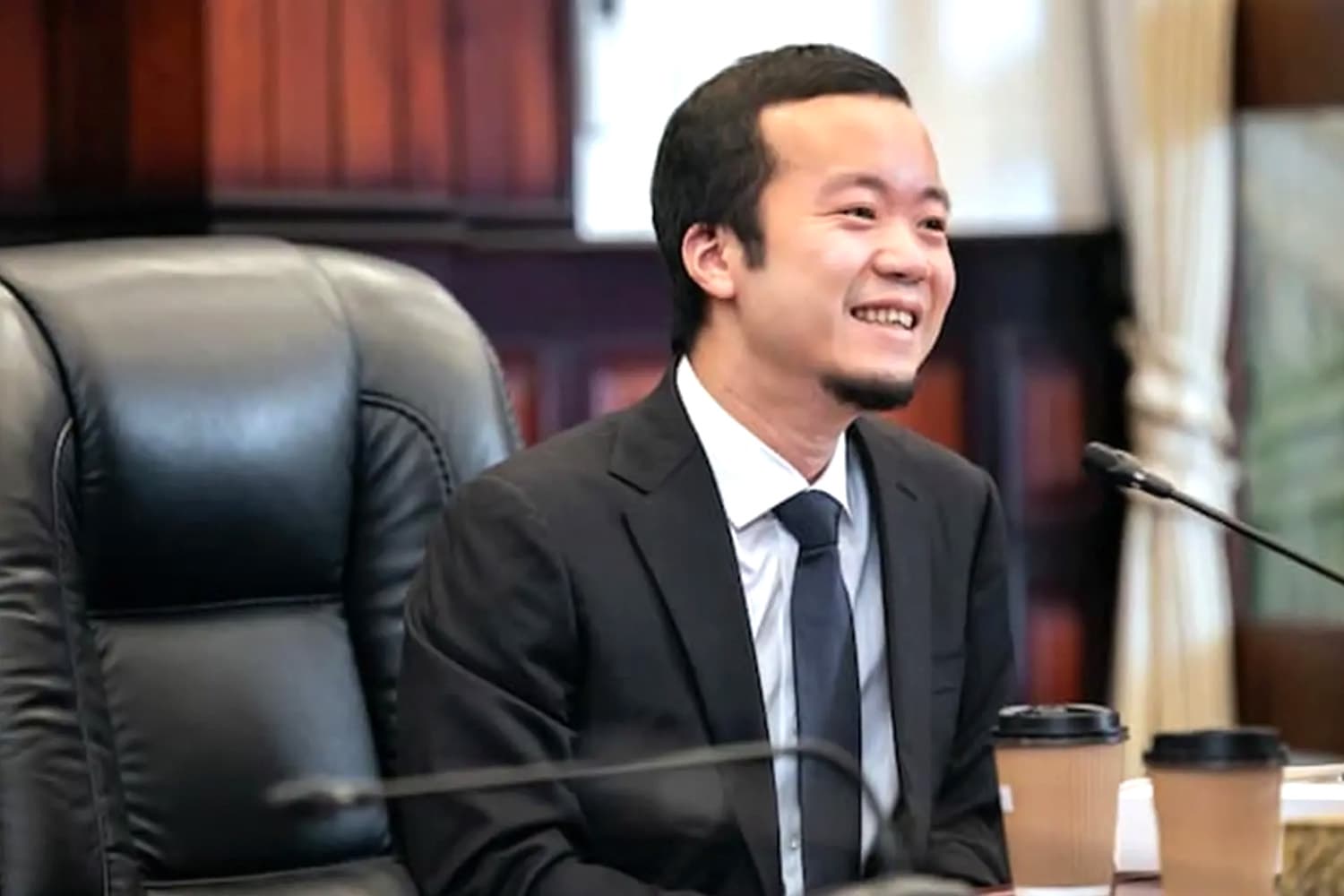 อวสาน “เฉิน จื้อ” เจ้าพ่อสแกมเมอร์ ถูกทางการกัมพูชา จับตัวส่งจีน ข้อหาฉ้อโกงและฟอกเงินหมื่นล้านเหรียญ