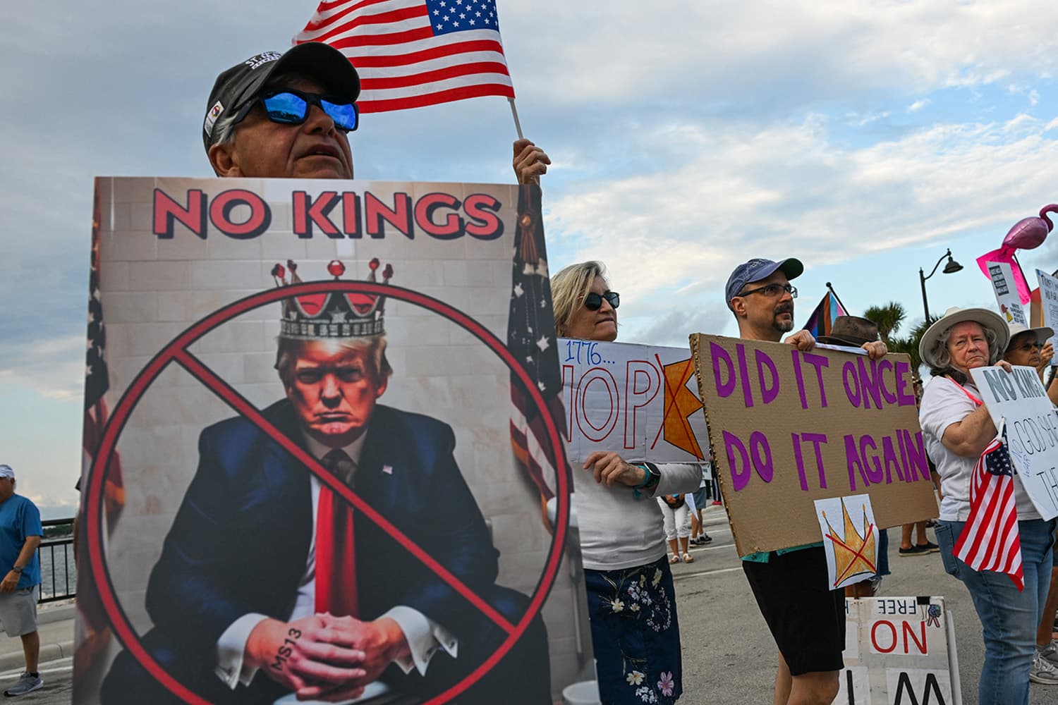 โพลชี้ชาวอเมริกัน 2 ใน 3 ต้องการให้สหรัฐฯ ยุติสงครามกับอิหร่าน แม้ไม่บรรลุตามเป้าที่ทรัมป์ตั้งไว้