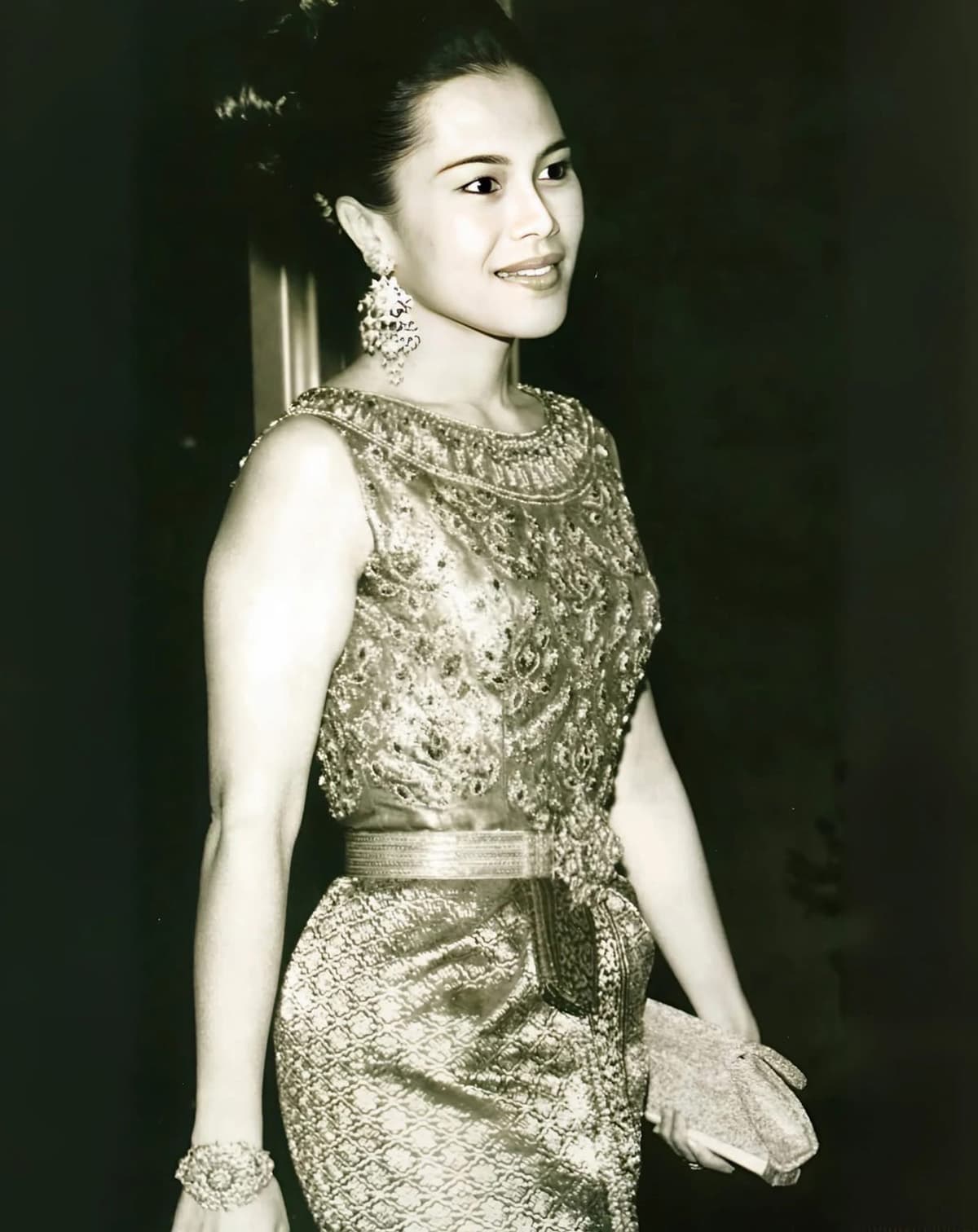 queen-sirikit-fashion-icon-of-thailand-SPACEBAR-Photo05.jpg